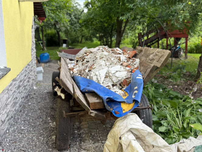Zniszczony dom w Poniku, woj Świętokrzyskie