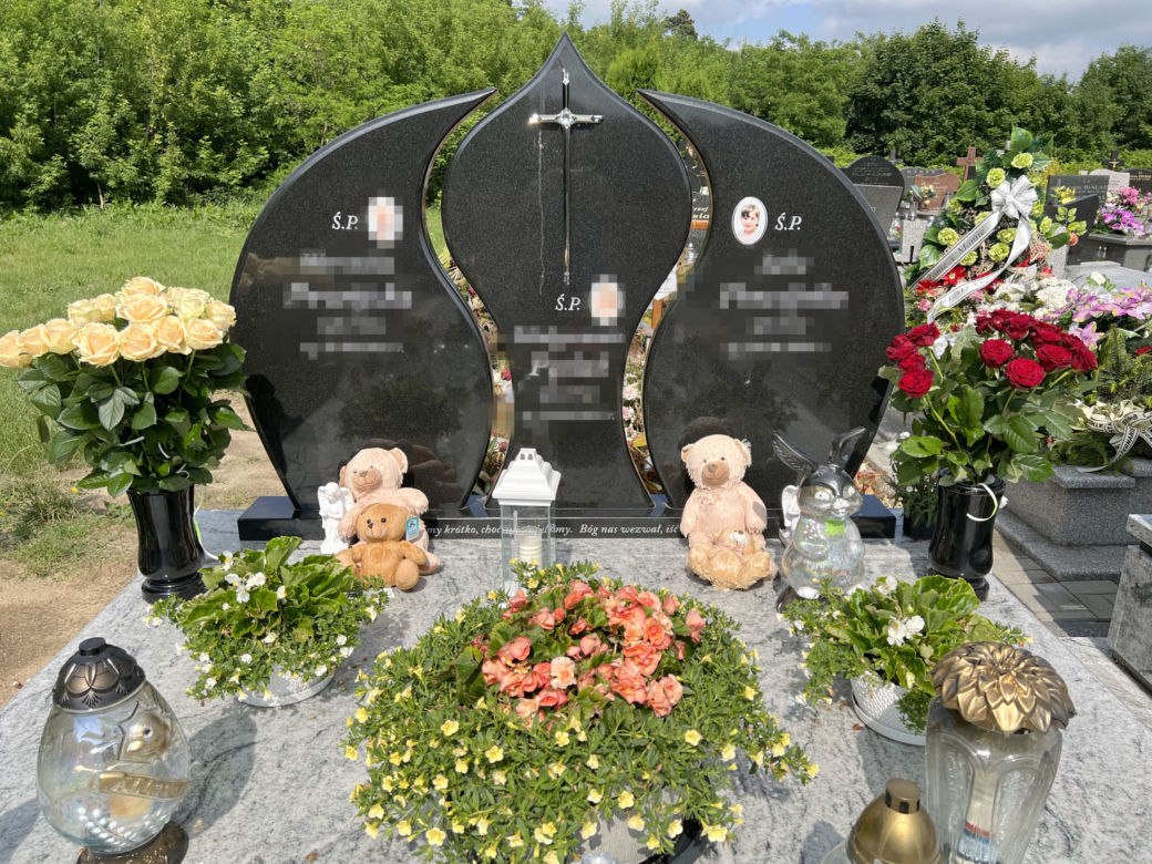 Znak "stop" stanął na skrzyżowaniu śmierci. Minął rok od potwornej tragedii w Elżbietowie