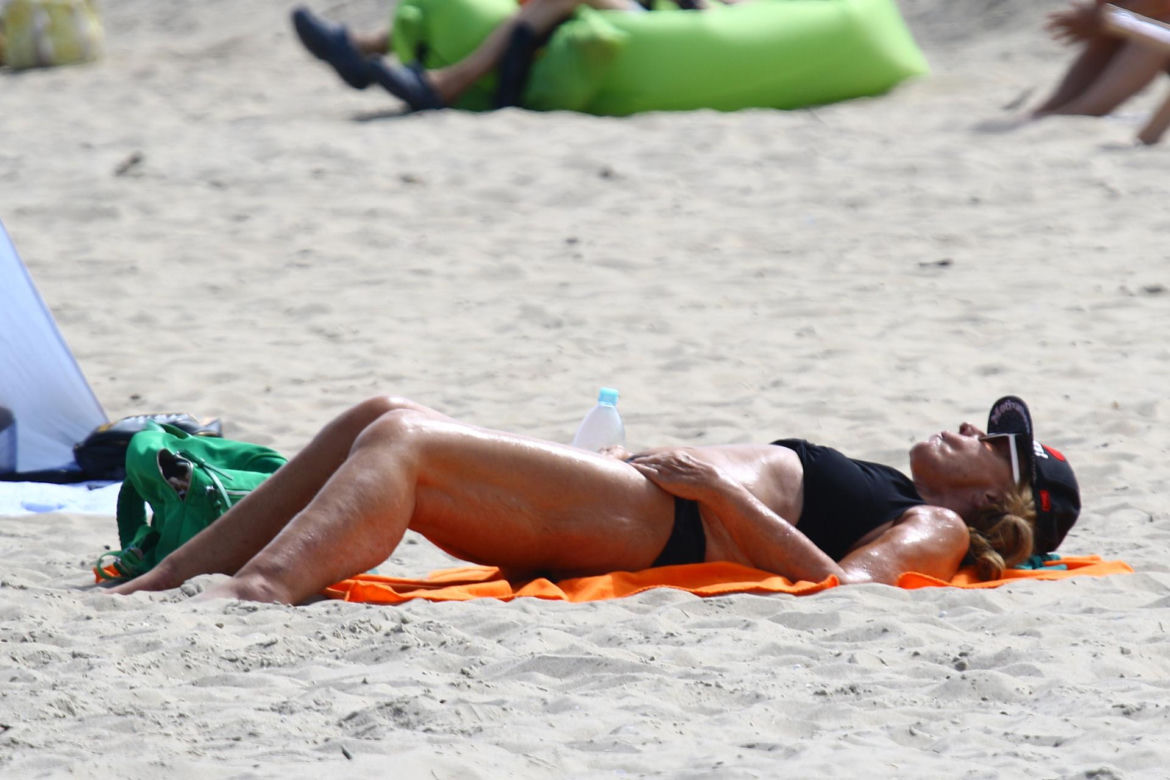 Agnieszka Fitkau-Perepeczko na plaży w Sopocie