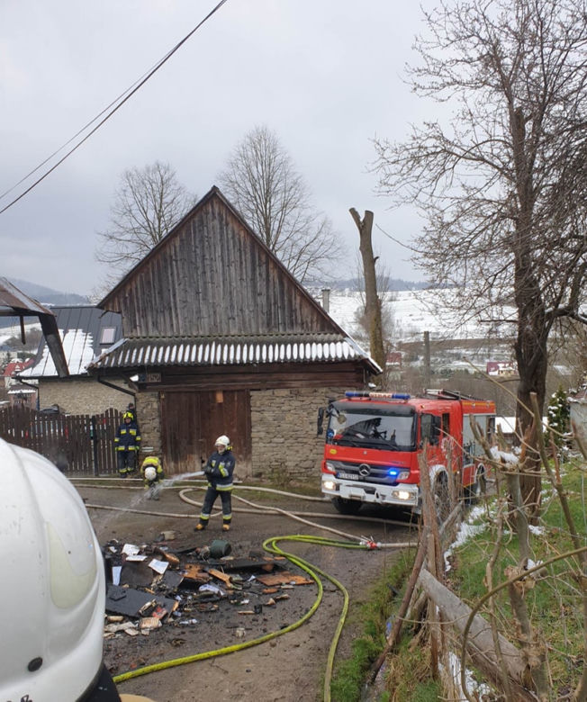 Niedźwiedź. Tragiczny pożar domu jednorodzinnego. 48-latek nie zdążył uciec przed płomieniami