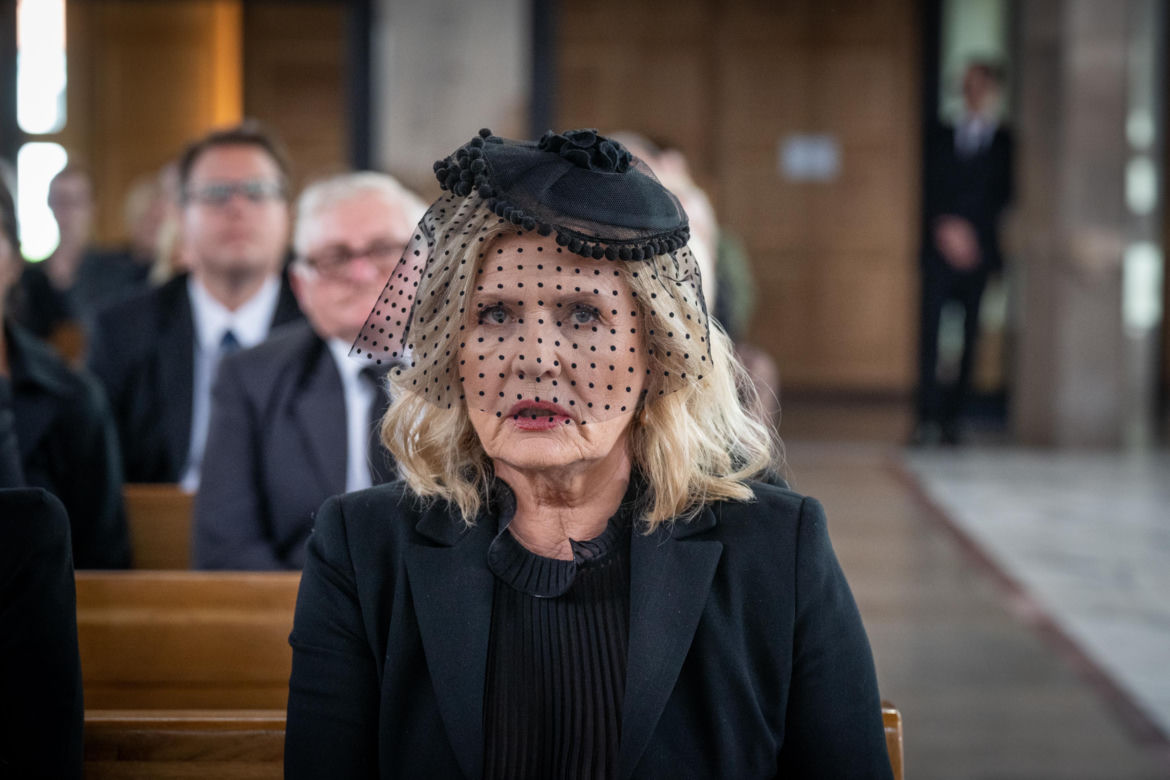 Zdrada odcinek 3. Beata Karolczak (Grażyna Szapołowska)