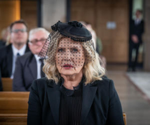 Zdrada odcinek 3. Beata Karolczak (Grażyna Szapołowska)