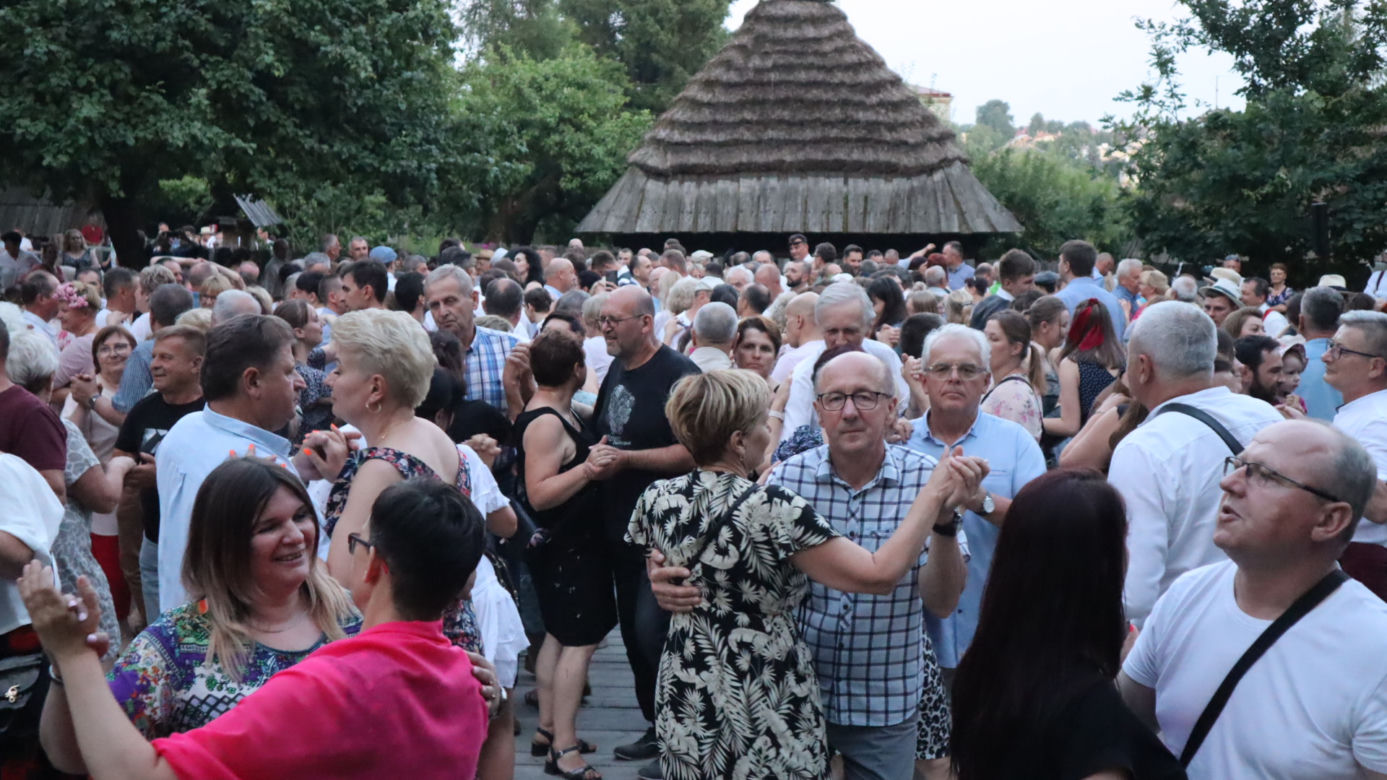 Wszyscy ruszyli do zabawy! Tak wyglądała potańcówka w lubelskim skansenie!