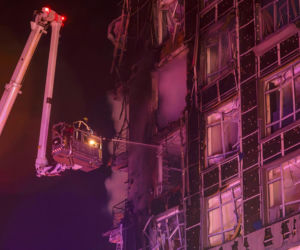 Nocny atak na Kijów! Wielkie eksplozje, płoną bloki