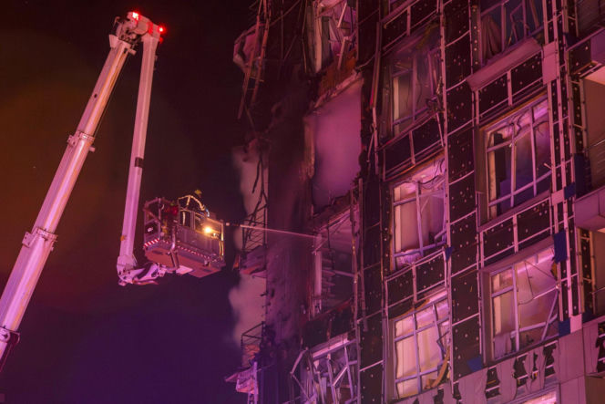 Nocny atak na Kijów! Wielkie eksplozje, płoną bloki