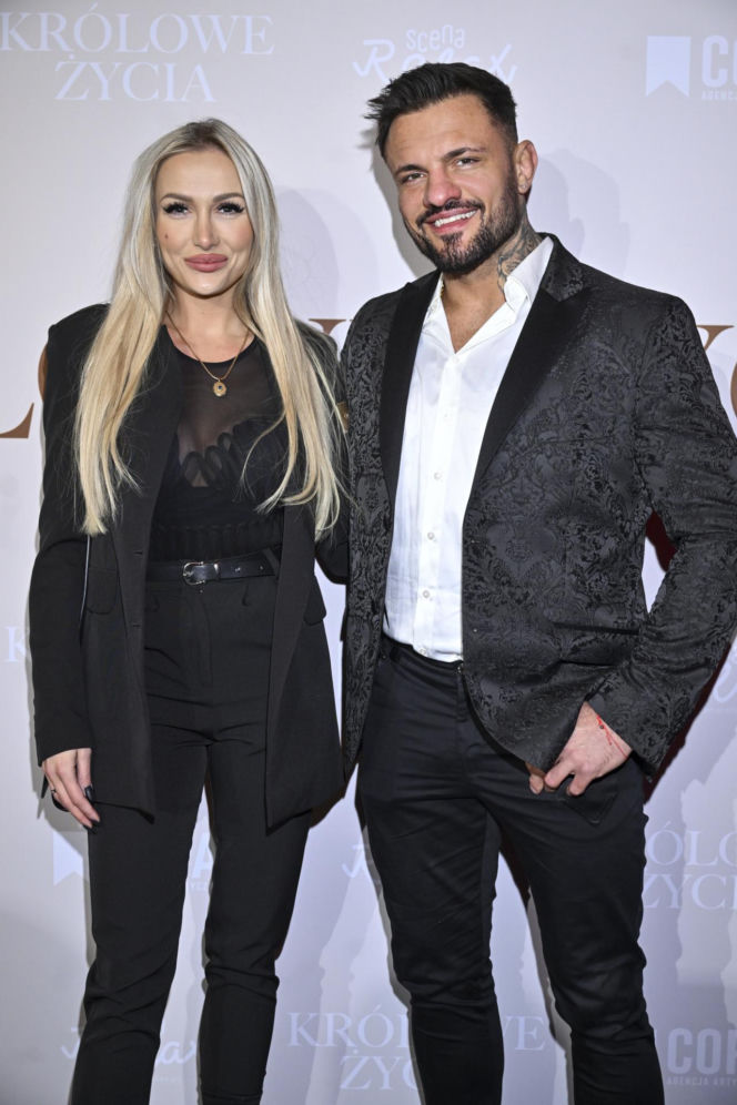 Herbuś w garniaku, Paschalska w lateksie, ale to Fabijański skradł show… pieskiem!