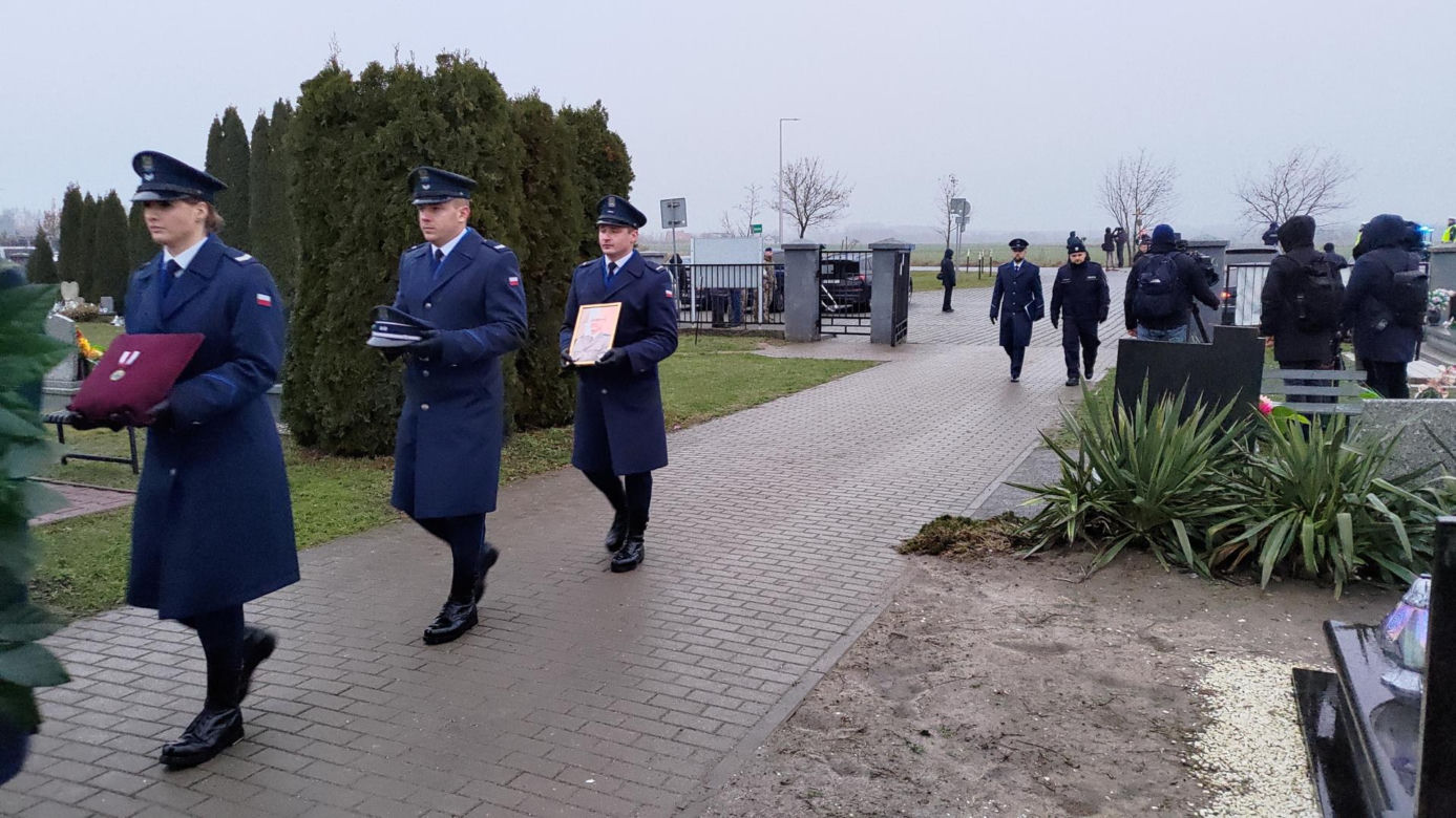 Przejmujące pogrzeby zamordowanych policjantów z Wrocławia. Tłumy żegnają funkcjonariuszy