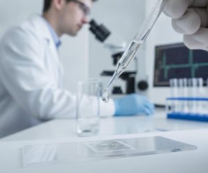 Rewolucja w diagnostyce Parkinsona zaczyna się od kilku kropel łez. Nowa metoda nie wymaga igieł