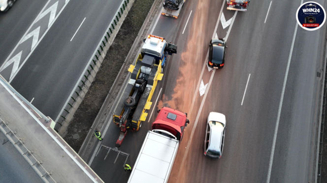 10-kilometrowy korek na A2 pod Warszawą. TIR stanął w płomieniach!