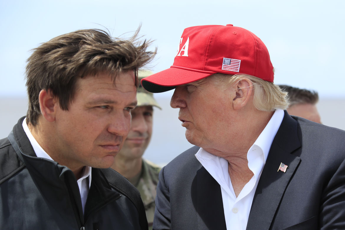Sojusznicy Trumpa uderzają w DeSantisa