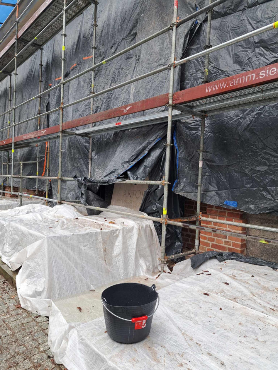 Tak dziś wygląda grób rodzinny Damięckich na Starych Powązkach. Przytłaczający widok