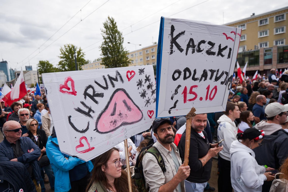Ruszył Marsz Miliona Serc! Ogromne tłumy Polaków na ulicach Warszawy [ZDJĘCIA]