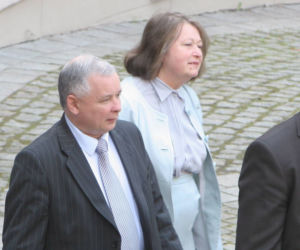 Prezes Kaczyński oczyszczał aurę kasztanami