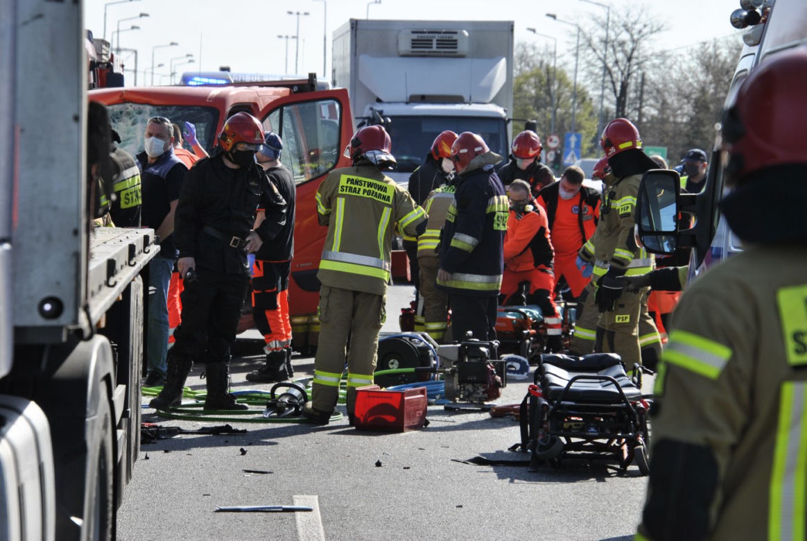 Wypadek trzech pojazdów pod Ożarowem