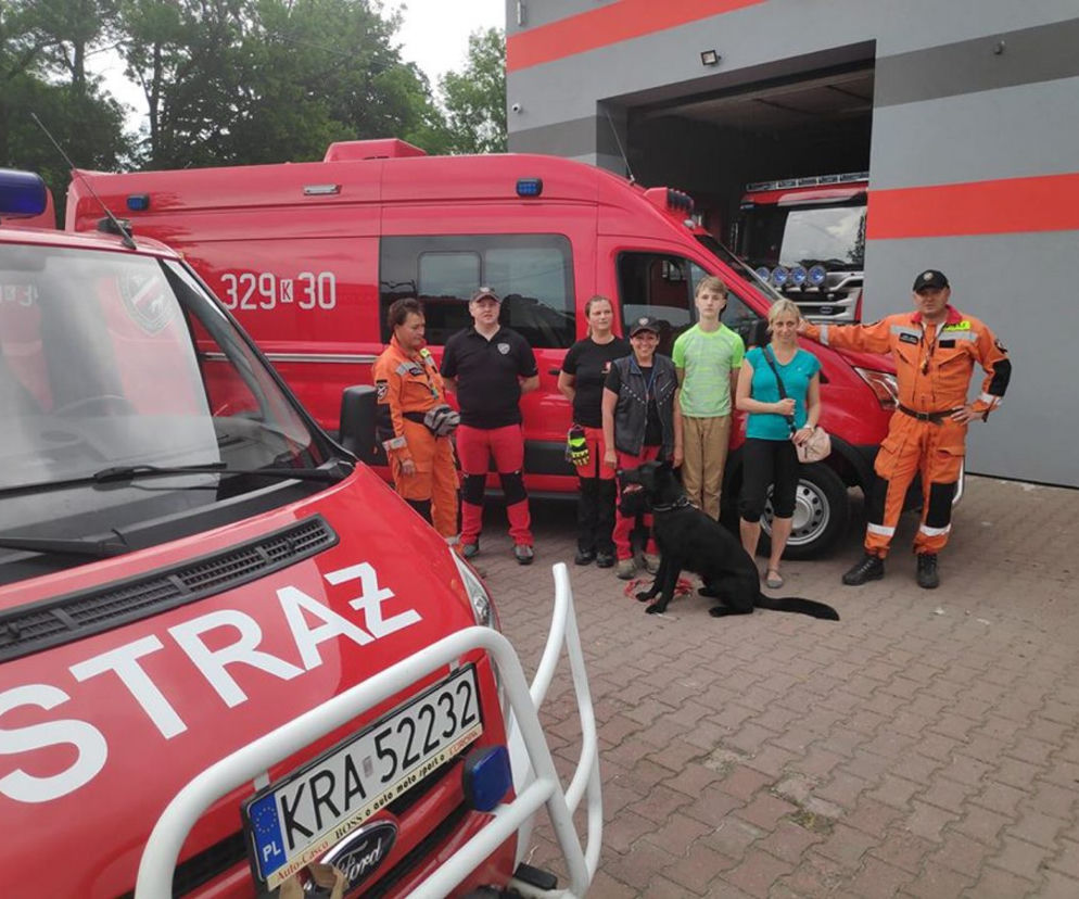 Strażacy i ratownicy odnaleźli zaginionego 13–latka z autyzmem