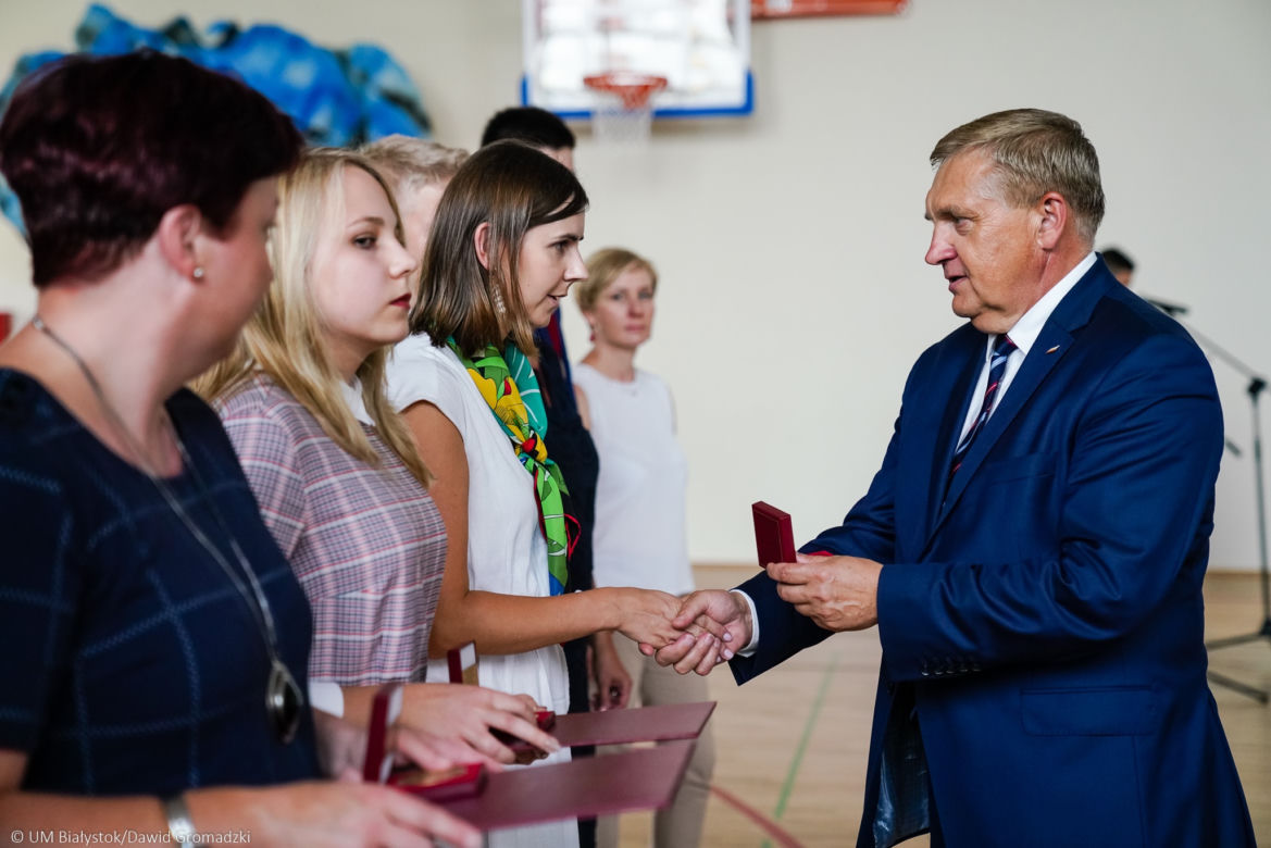 Początek nowego roku szkolnego w Białymstoku. Naukę rozpoczęło 39 tys. dzieci i młodzieży