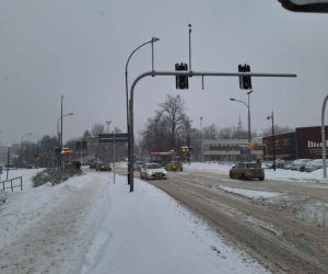 Zima na Podkarpaciu nie odpuszcza. Błoto pośniegowe utrudnia jazdę w regionie