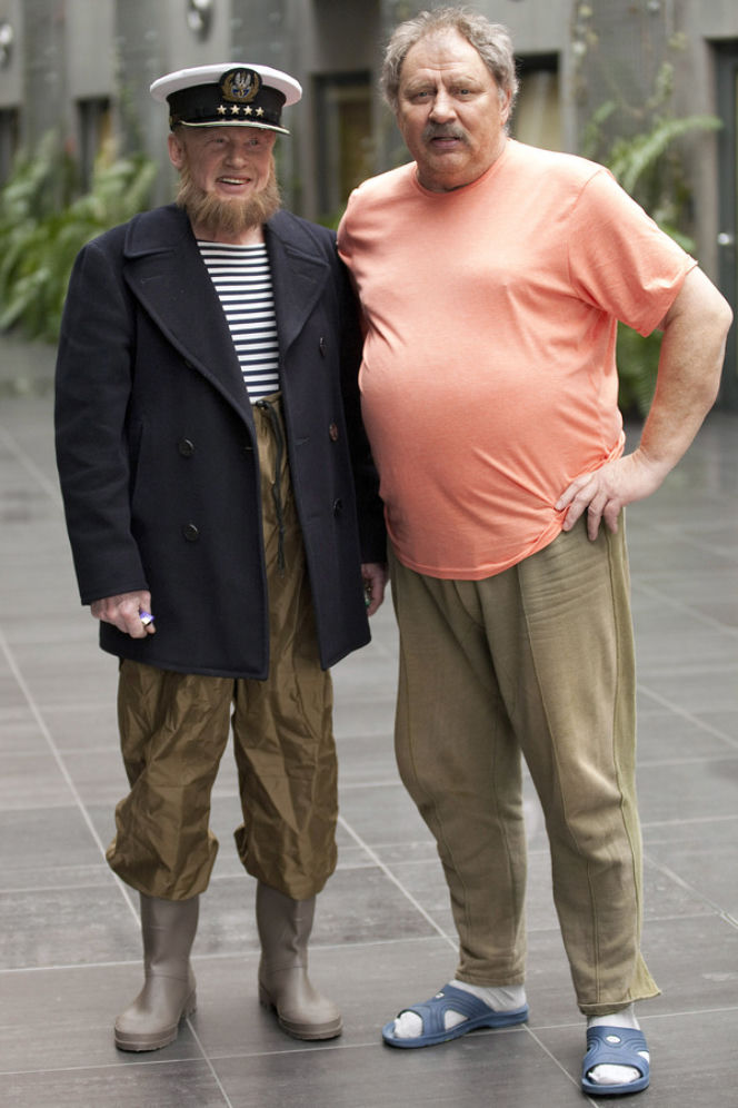 Świat według Kiepskich. Kapitan (Daniel Olbrychski), Ferdek (Andrzej Grabowski)