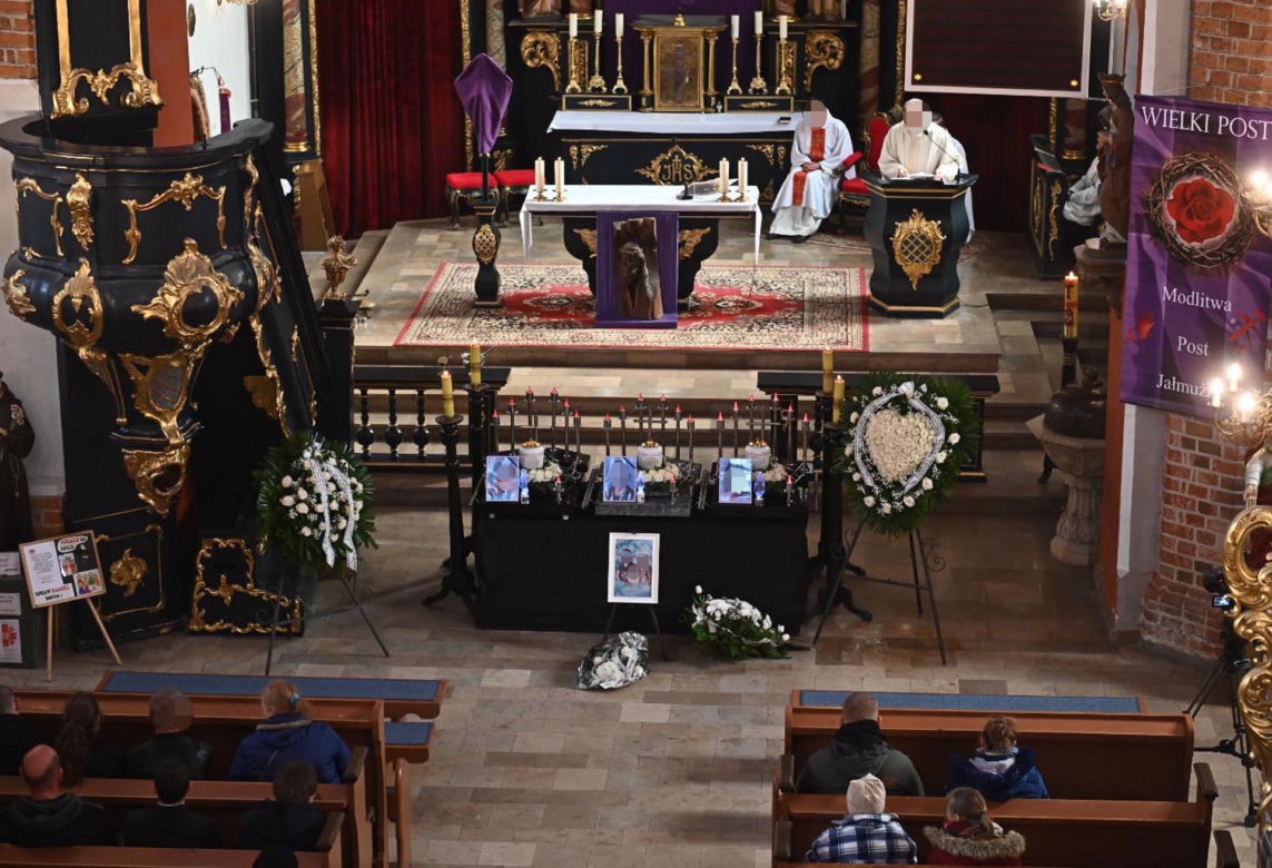 Starogard Gdański. Pogrzeb dzieci, które zmarły w tragicznym pożarze