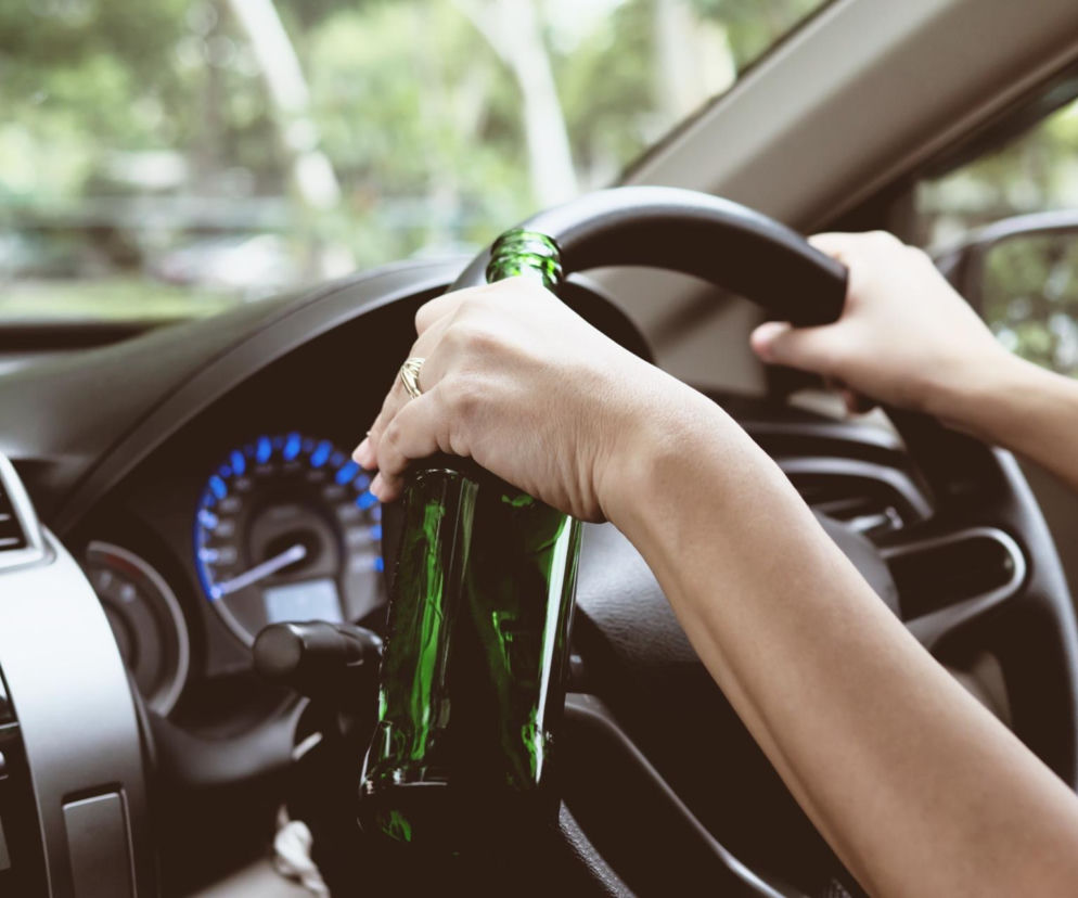 Szokujący wynik kontroli drogowej. Kompletnie pijana ciężarna wiozła narkotyki!