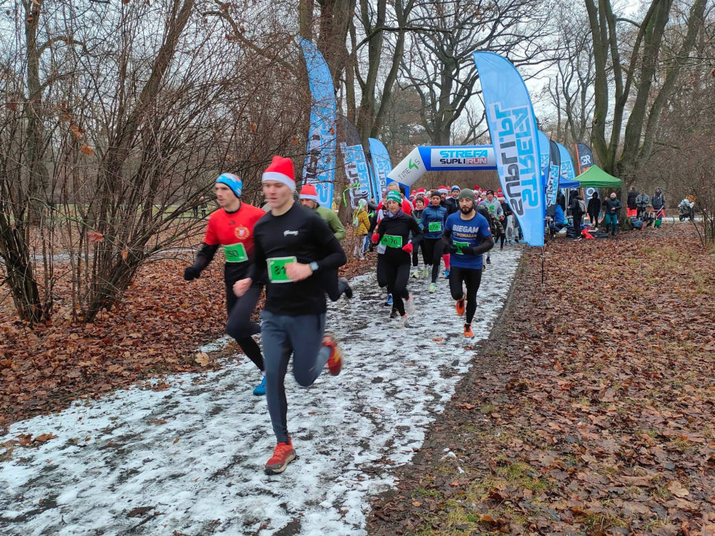 Przedświąteczne zawody sportowe. Łodzianie biegają i pomagają