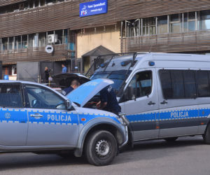 POLICJANCI ROZKRACZYLI SIĘ POD NOSEM KACZYŃSKIEGO 