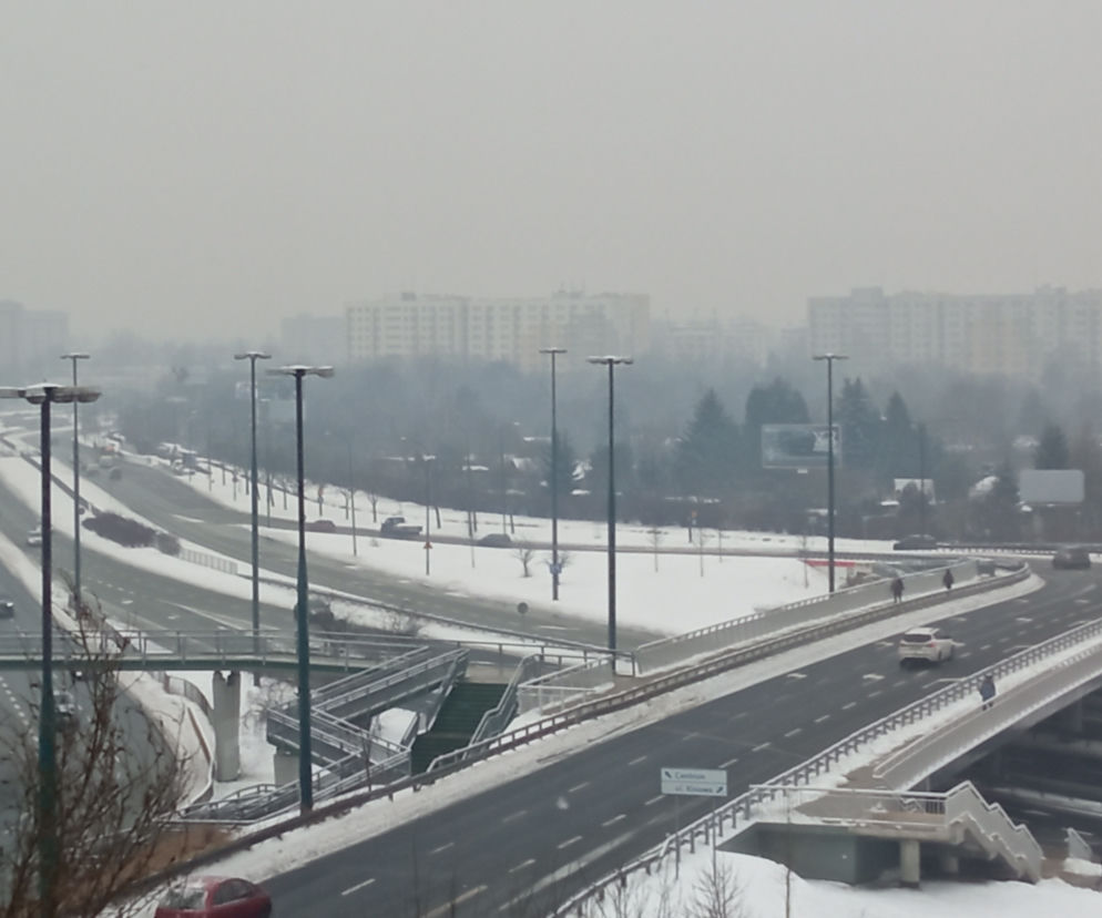 KOSZMARNA jakość powietrza w stolicy. Smog TRUJE warszawiaków!