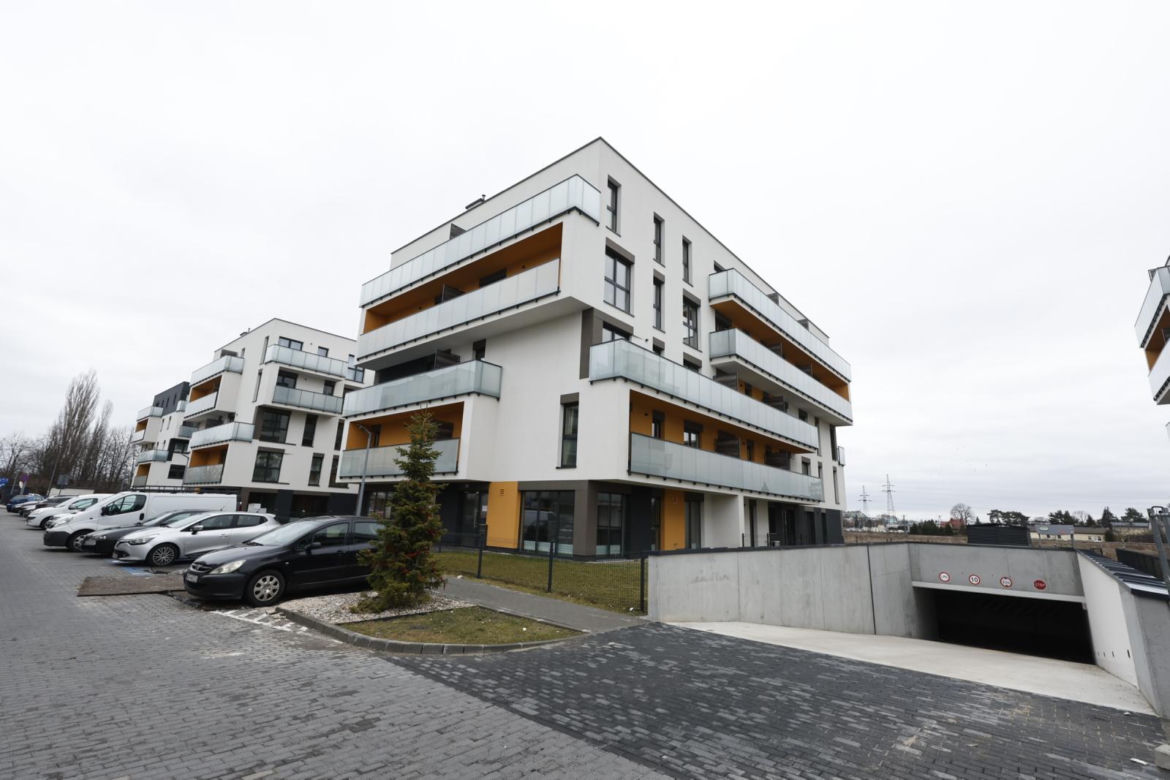 Warszawa, format: Deweloper postawił domy na Mleczarskiej. Cofnięto mu pozwolenie na budowę