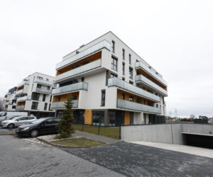 Warszawa, format: Deweloper postawił domy na Mleczarskiej. Cofnięto mu pozwolenie na budowę