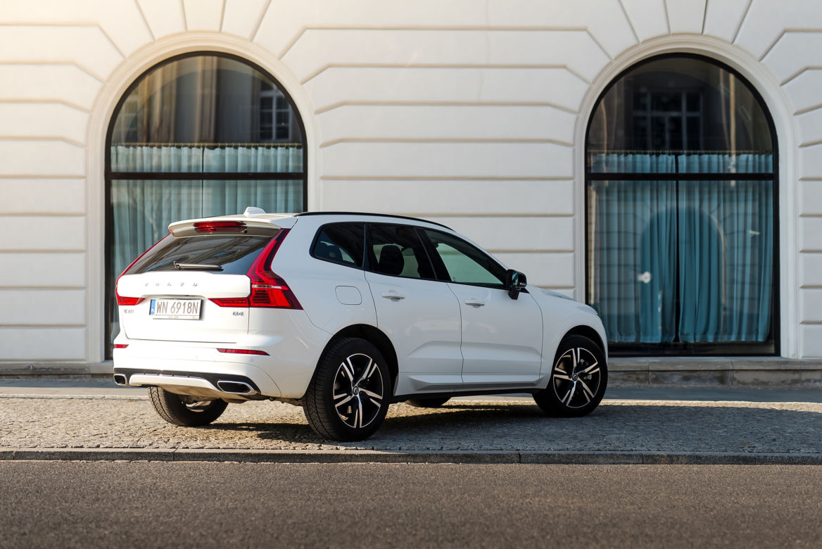 Volvo XC60 B4 Mild Hybrid FWD AT8 Momentum