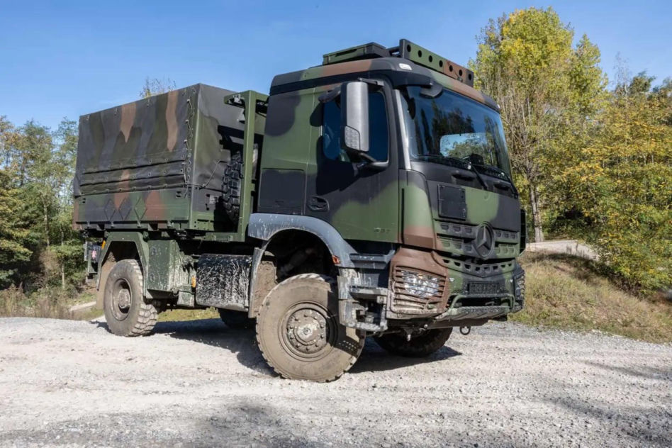 Od luksusowych aut do sprzętu wojskowego? Mercedes-Benz rozważa wejście w przemysł zbrojeniowy