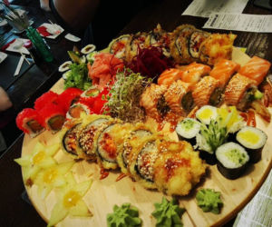Japońskie przysmaki w Warszawie: sprawdź, gdzie zjeść najlepsze sushi! [RANKING]