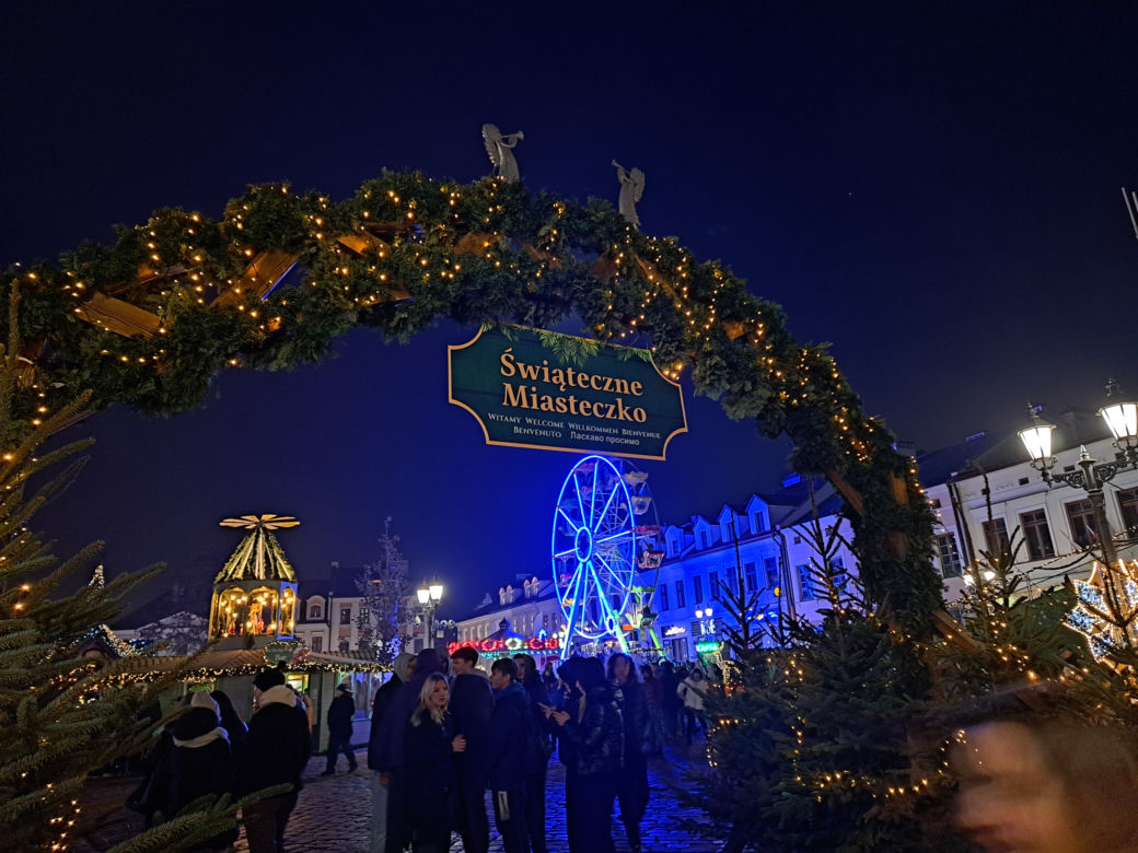 Świąteczne Miasteczko w Rzeszowie. Rynek rozbłysnął milionem światełek!