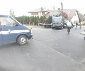 Wypadek w Knyszenie. Samochód uderzył w słup energetyczny [ZDJĘCIA]