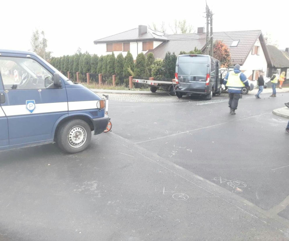 Wypadek w Knyszenie. Samochód uderzył w słup energetyczny [ZDJĘCIA]