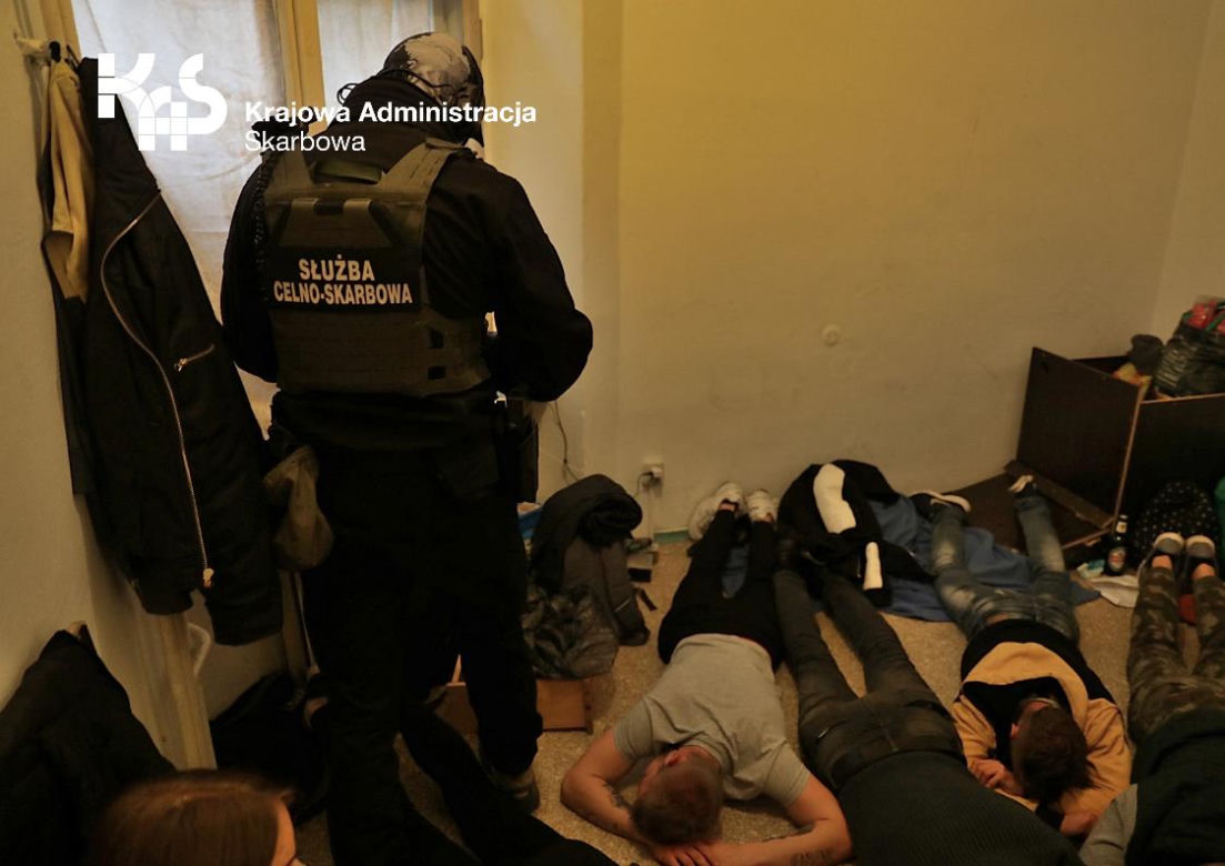 Szczecin: Nielegalne kasyno w centrum miasta. Zabezpieczono gotówkę  na wypłaty wygranych