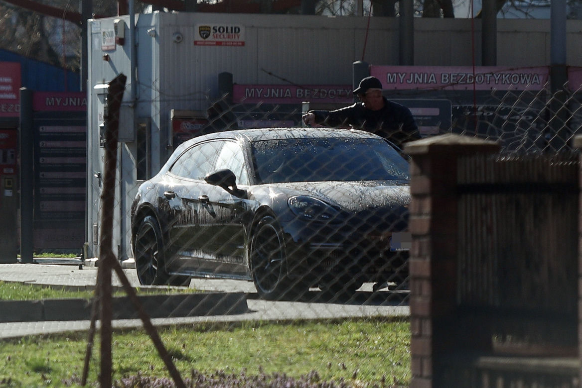 Tata wypucował Idze porsche
