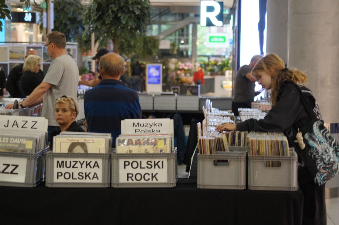 Targi Płyt Winylowych w Bydgoszczy. Czarne krążki przyciągnęły tłumy [ZDJĘCIA]