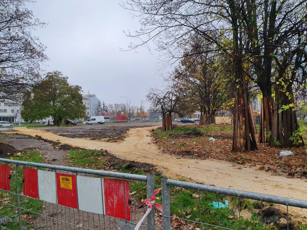 Był dziki parking, bedzie zielony skwer