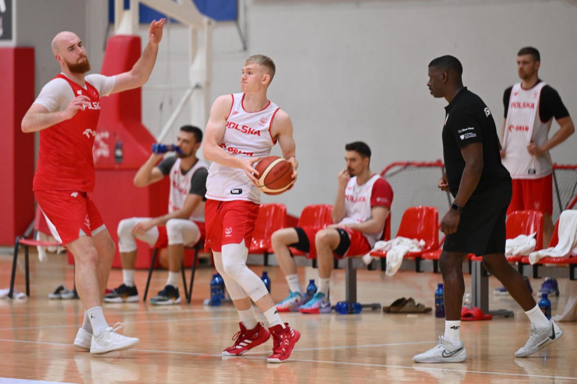 Jeremy Sochan trenuje z reprezentacją Polski we Wrocławiu. Zobacz zdjęcia. Kiedy mecze o Igrzyska Olimpijskie?