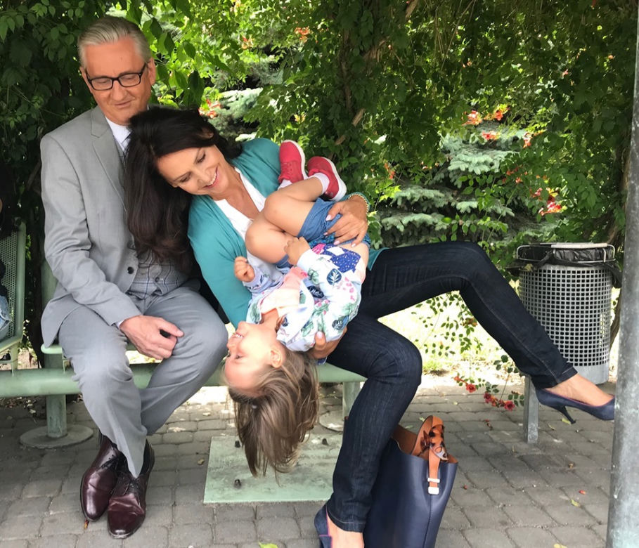 M jak miłość po wakacjach 2019. Aleksandra (Małgorzata Pieczyńska), Krajewski (Grzegorz Wons), Maja (Laura Jankowska)