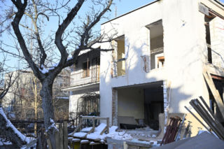 Kaczyńskiego nie ma w domu, a sąsiedzi rozwalają ściany