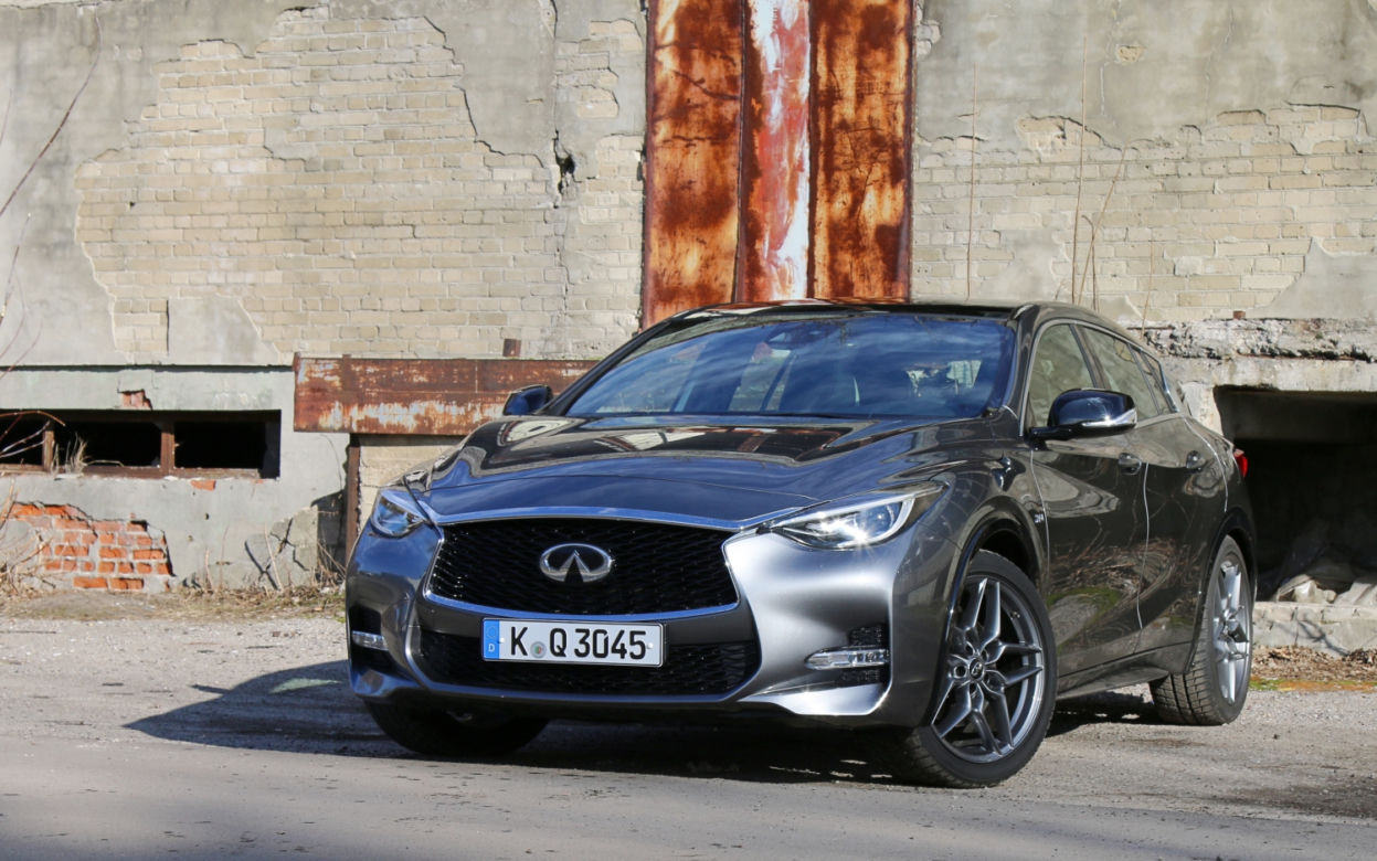 Infiniti Q30 Sport 2.0 Turbo AWD