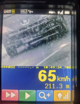 Uciekał przed policją, bo nie miał prawa jazdy