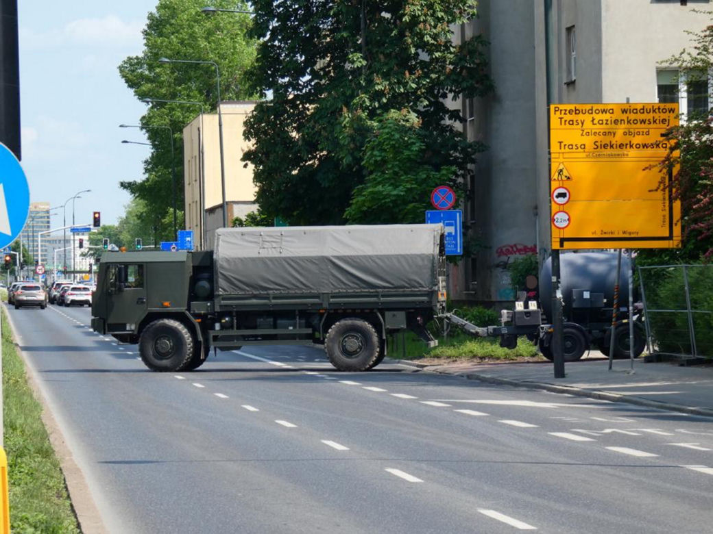 Ewakuacja na Ochocie! Wykopali bombę, pilna akcja służb