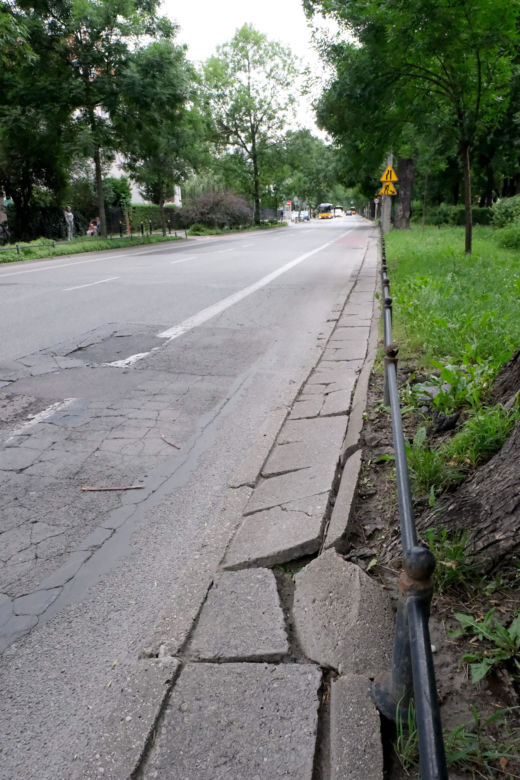Drogowcy zabierają się za zdewastowaną ulicę