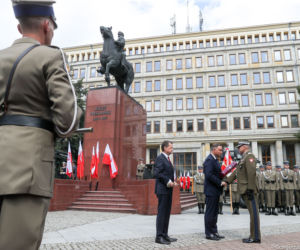 Politycy na obchodach Święta Wojska Polskiego