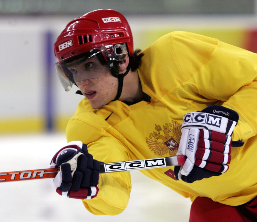 Alexander Ovechkin został najlepszym strzelcem w historii NHL. Potrzebujemy galerię zdjęć z celebracji, która miała miejsce w USA