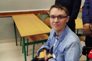 Nowoczesna proteza szansą na samodzielnośc. Dominik Hołuj zaprezentował bioniczną proteze ręki 