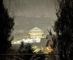 Zapomnij o Zakopanem! Ta wieś na Dolnym Śląsku zimą zamienia się w bajkową krainę